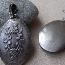 2 pcs Antique Silver Brass Flower Oval Photo Locket Pendants A2802