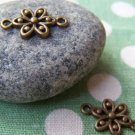 20 pcs Antique Bronze Tiny Six Leaf Flower Connector A3327
