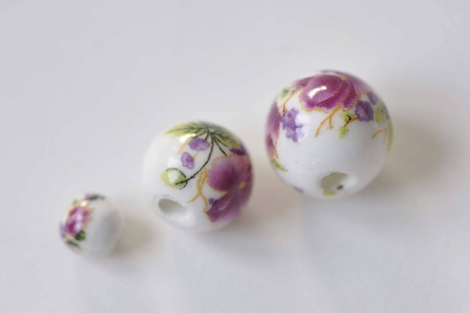 20 pcs Hand Painted Red Flower Chinese Ceramic Beads 6mm to 18mm 10mm