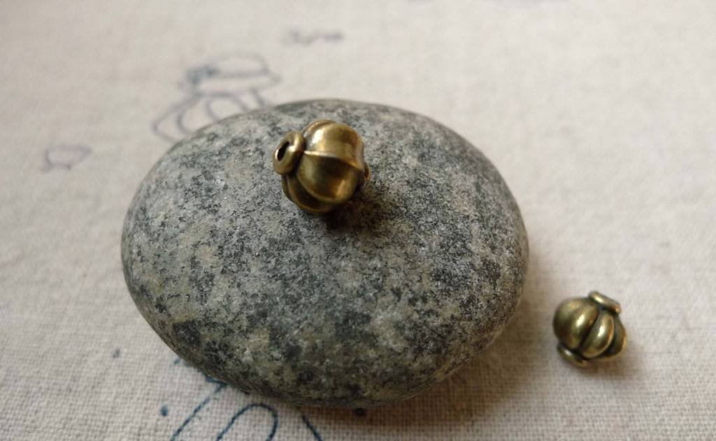 20 pcs of Antique Bronze 3D Lantern Beads 8mm A6387