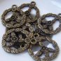 20 pcs Antique Bronze Flower Peace Symbol Charms 20mm A4796
