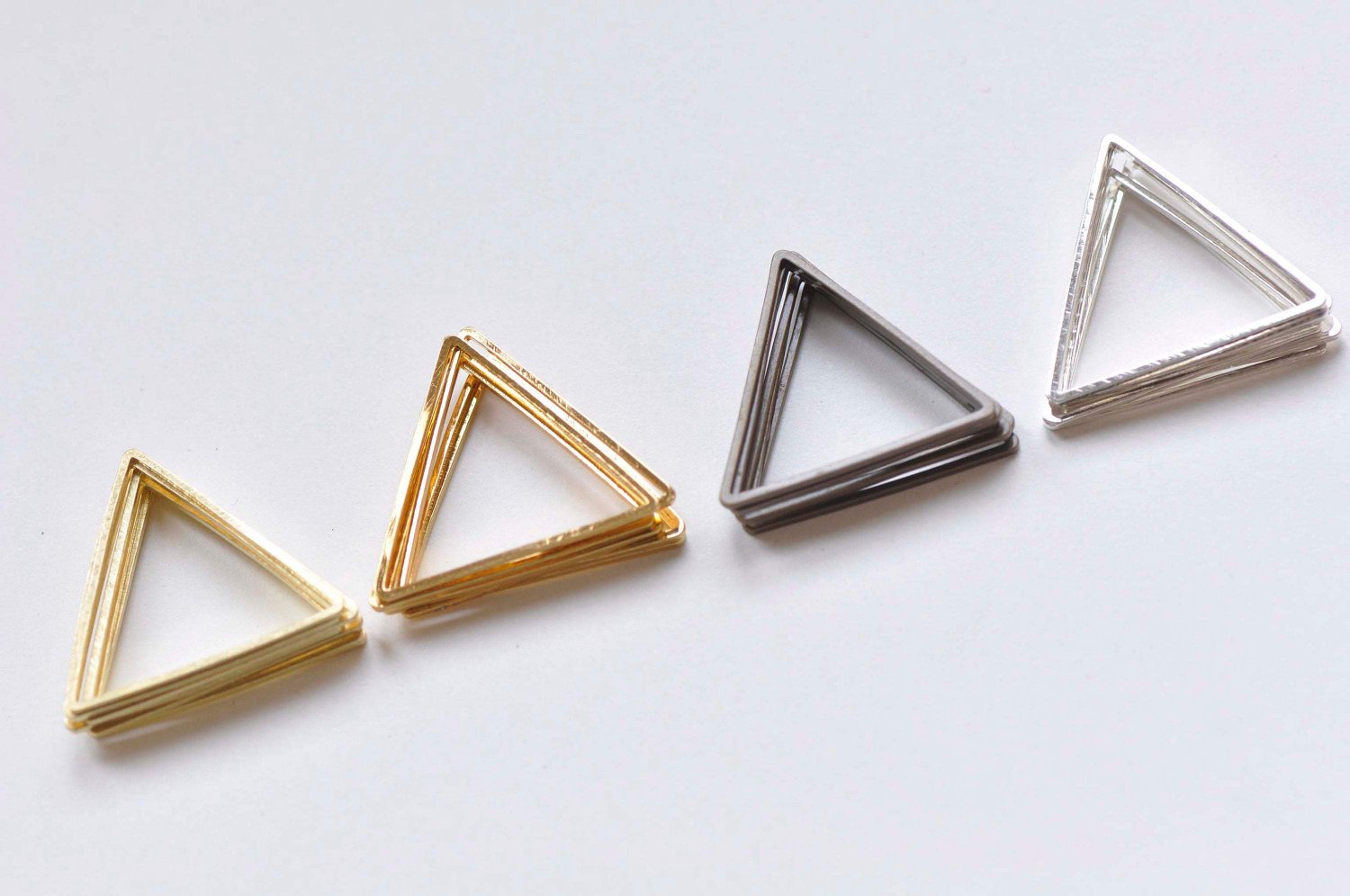 50 pcs Raw Brass/Gold/Antique Bronze/Silver Seamless Triangle Charms 15mm/17mm/20mm/24mm/29mm Antiqu