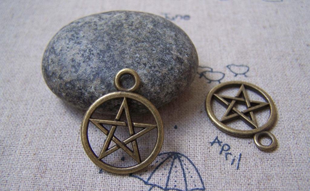 Star Ring Charms Antique Bronze Pendants 20mm Set of 20 A4962