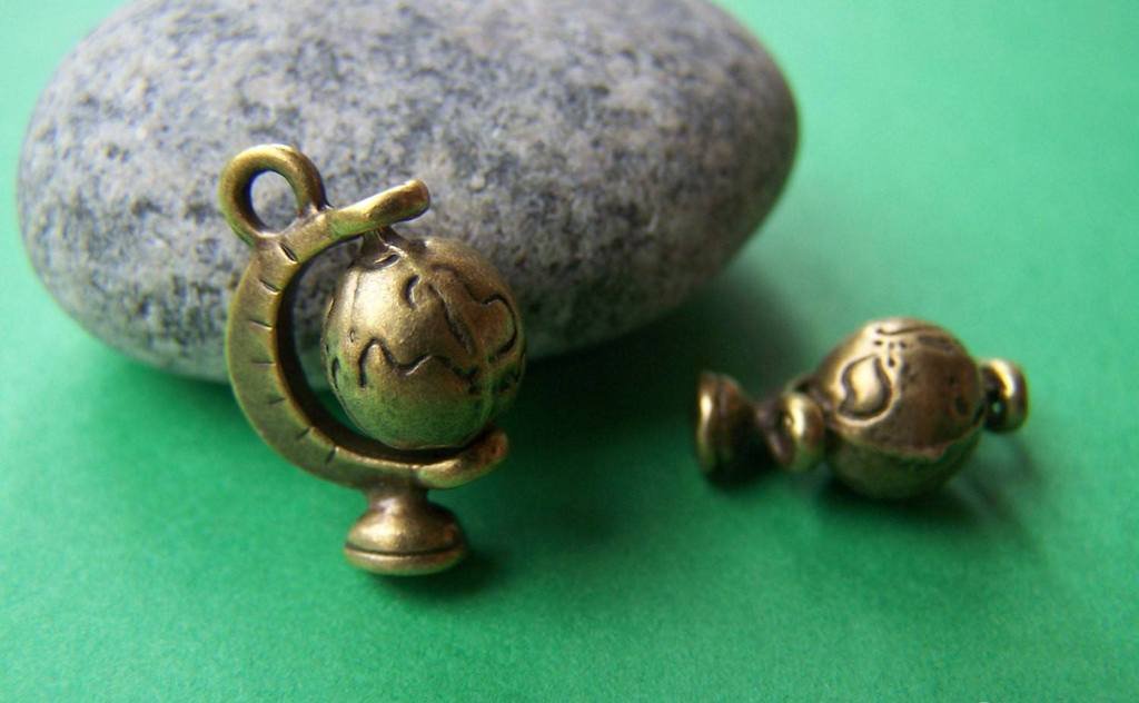 10 pcs Antique Bronze Rotating Globe Geography Charms Pendants A3400