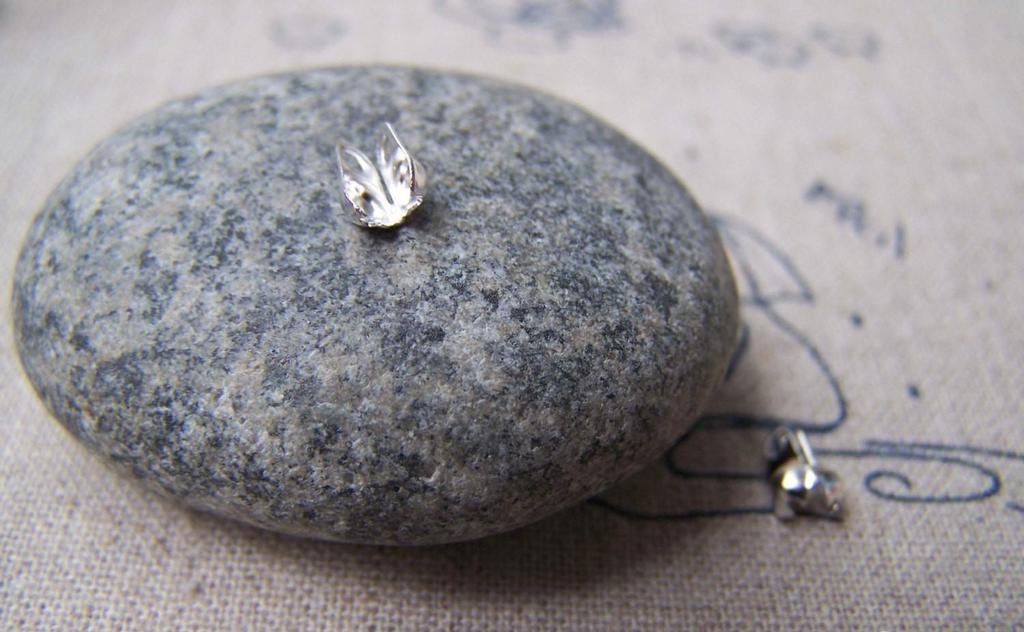 200 pcs Silver Clamshell Bead Tips A2907