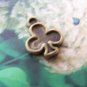 20 pcs Antique Bronze Gambling Poker Tiny Club Flower Charms A5265