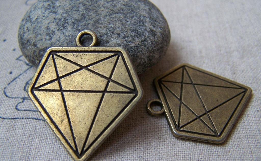 10 pcs Antique Bronze Flat Diamond Charms Pendants 28x31mm A5767