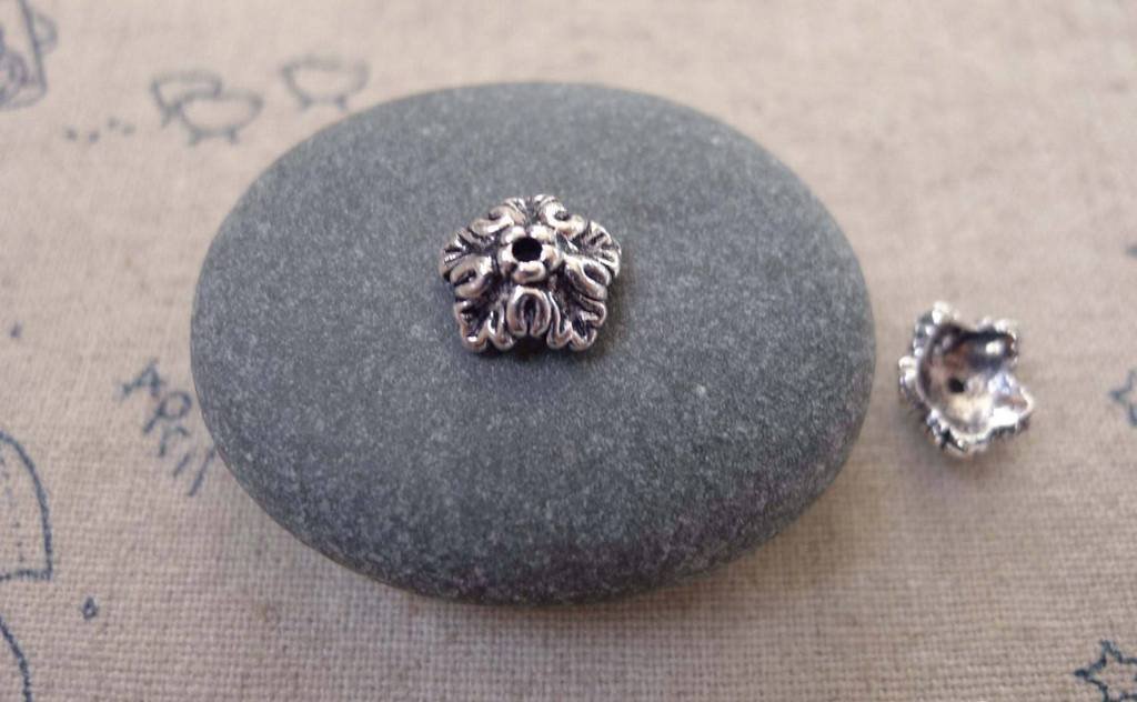 50 pcs of Antique Silver Five Leaf Bead Caps 9mm A8770