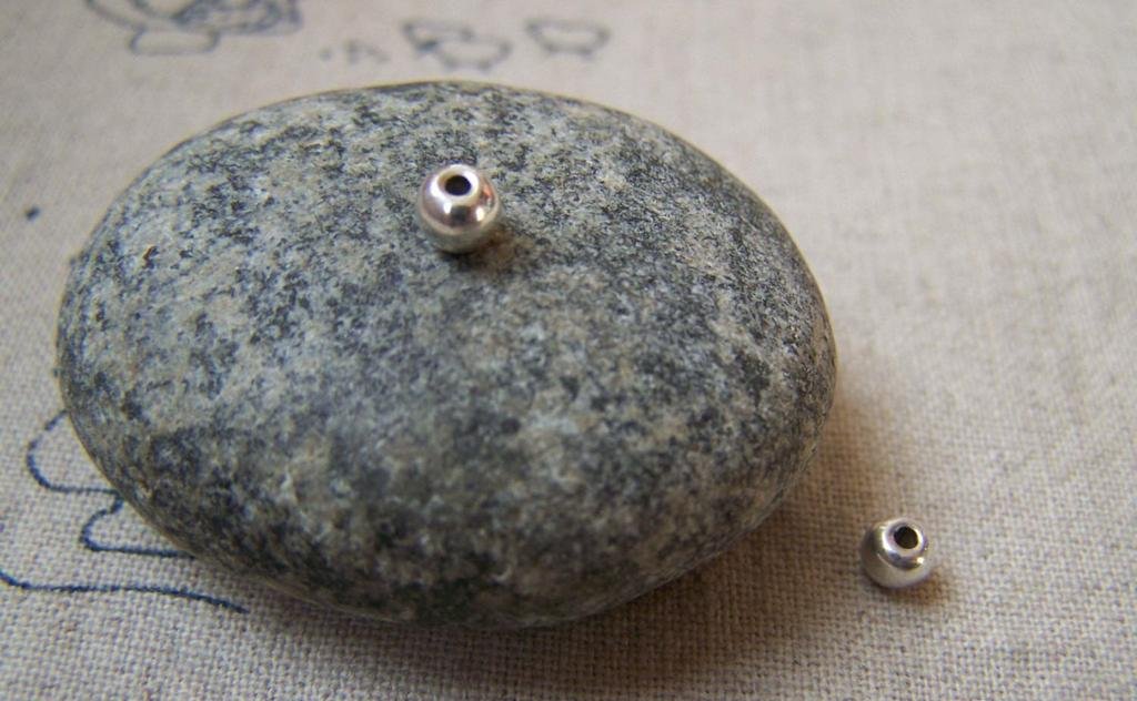 50 pcs of Antique Silver Smooth Round Spacer Beads 4mm A5708