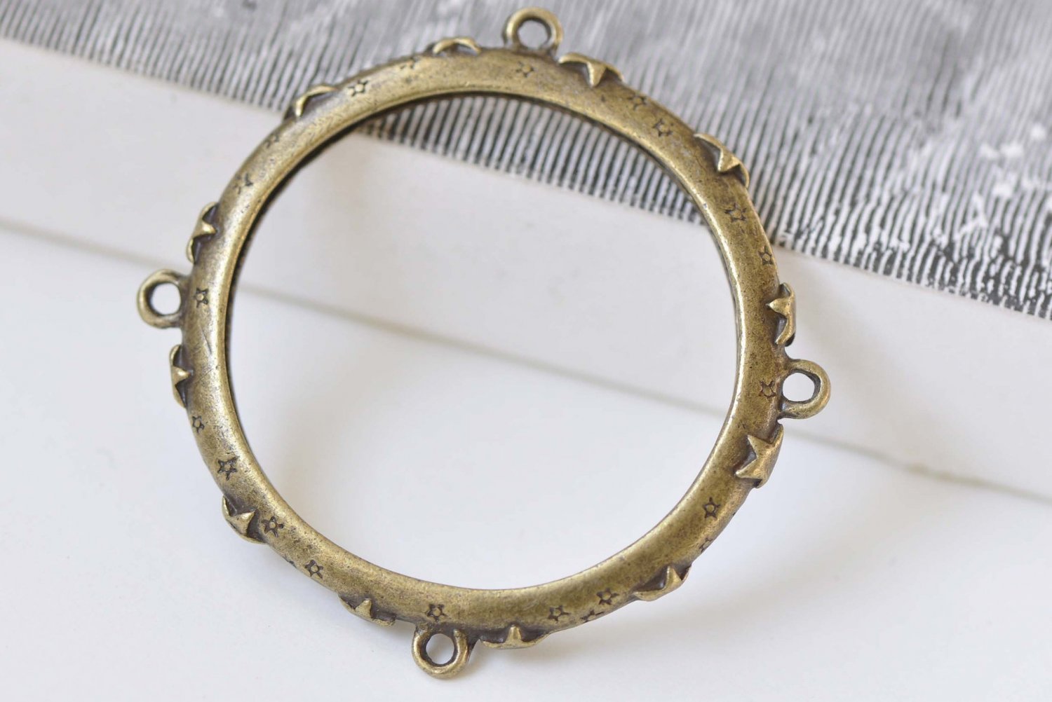 6 pcs Antique Bronze Circle Connector Pendants 43mm A3121