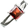 MTristaN Signature Ring Garnet