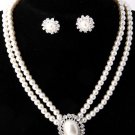 Stunning Rhinestone Pearls Necklace Earring Set Silver Stunning Rhinestone Pearls Necklace Earring Set Silver