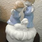 Beautiful Christmas Angels Music Box Plays Come Let Us Adore Him #400202