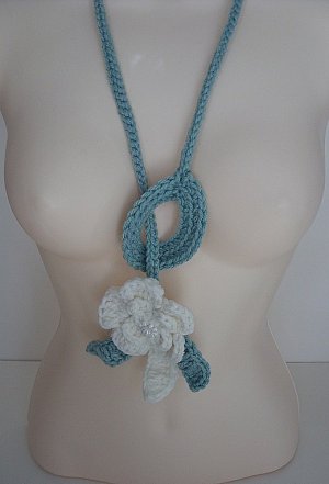 Classic green w/ white flower