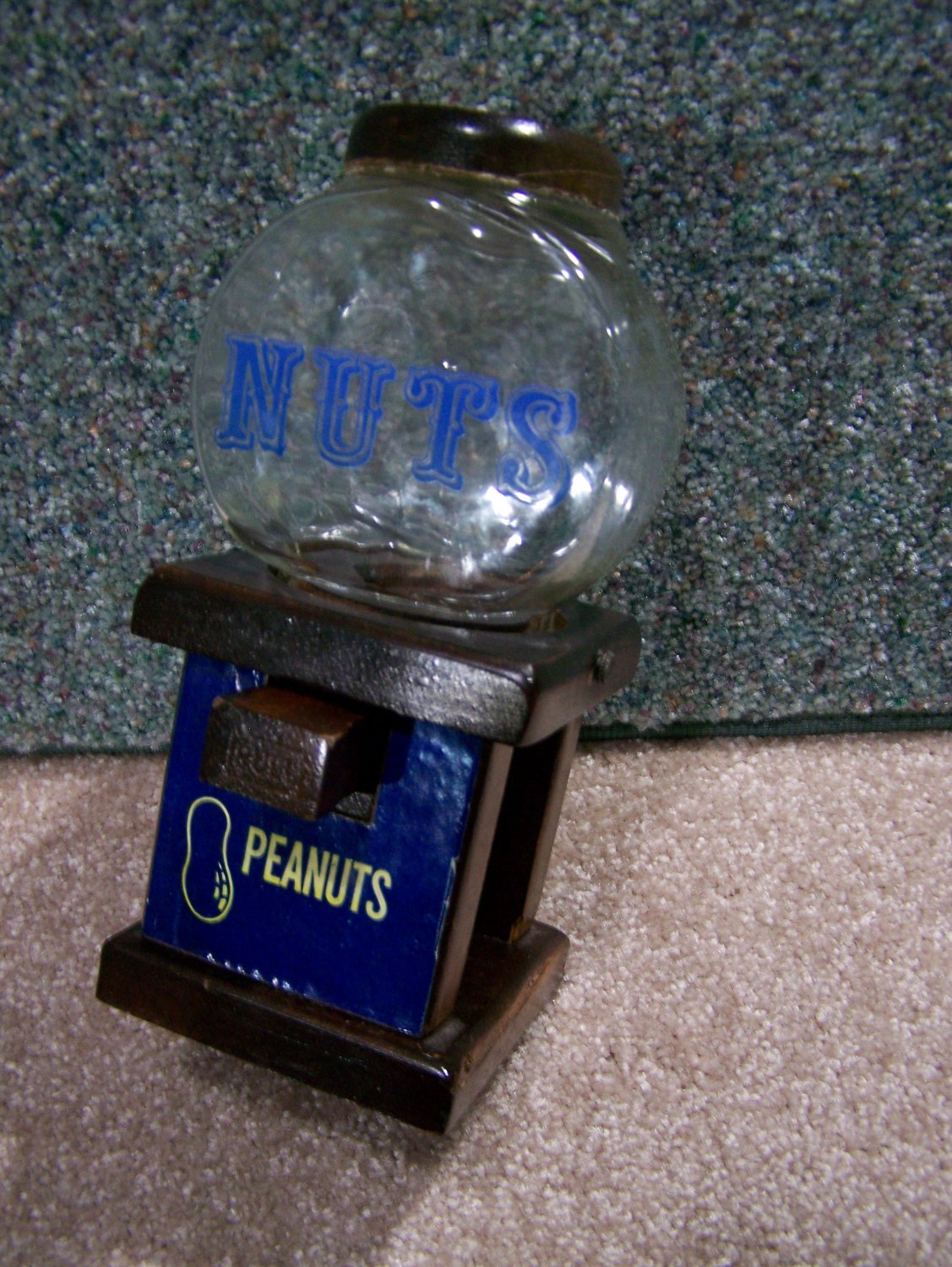 Nuts Dispenser
