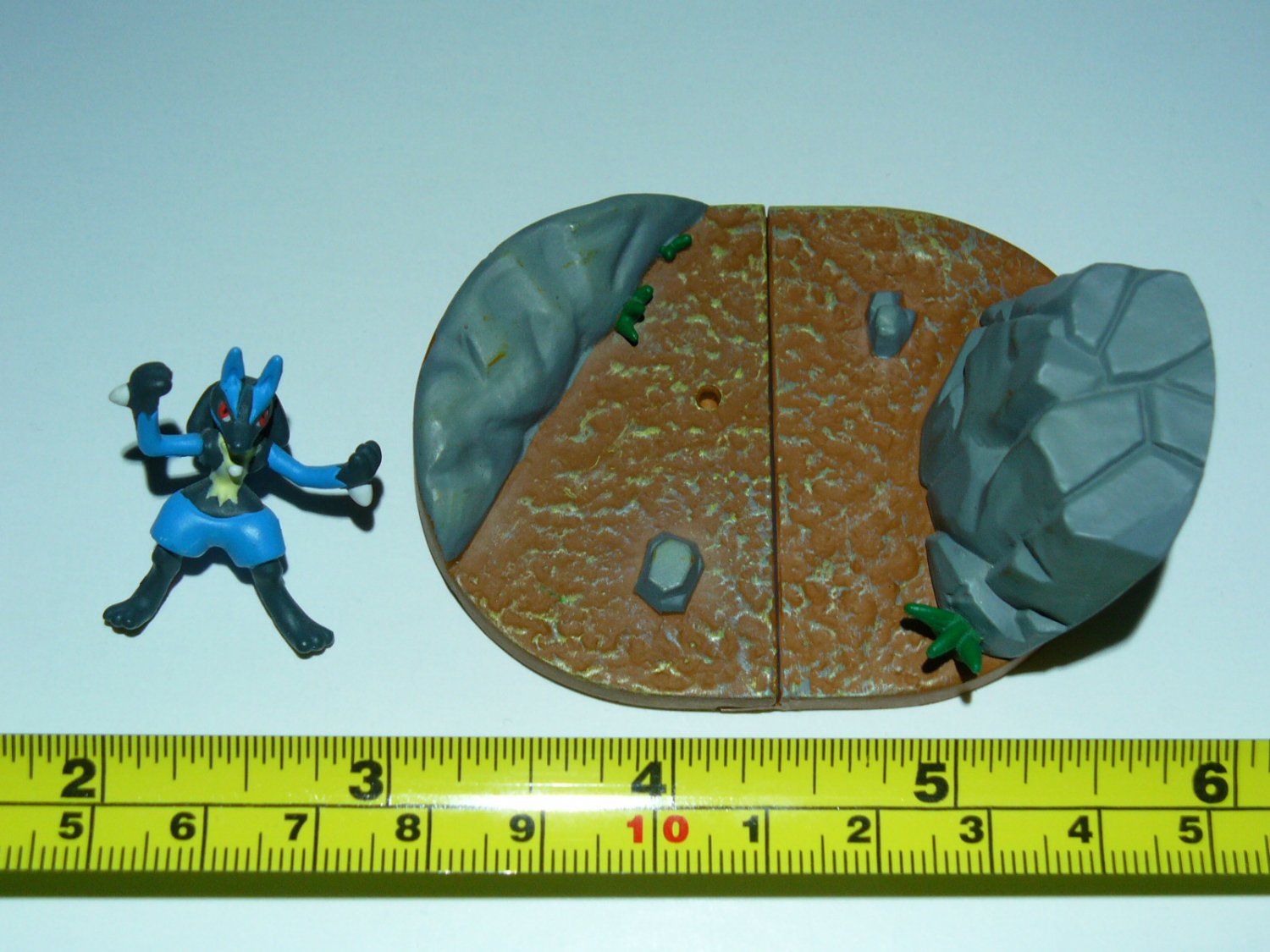 Pokemon zukan 1/40 scale figure Lucario diorama