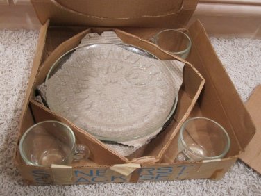 VINTAGE ANTIQUE SUNBURST CLEAR GLASS SNACK SET; ORIGINAL BOX - 4 PLATES & 3 CUPS