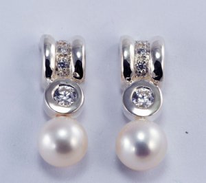 Diamond Earrings with Pearl JE 0061
