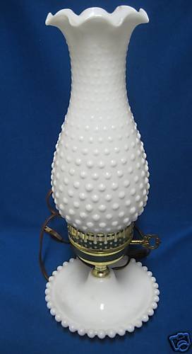 Vintage White Hobnail Hurricane Table Dresser Lamp 9757