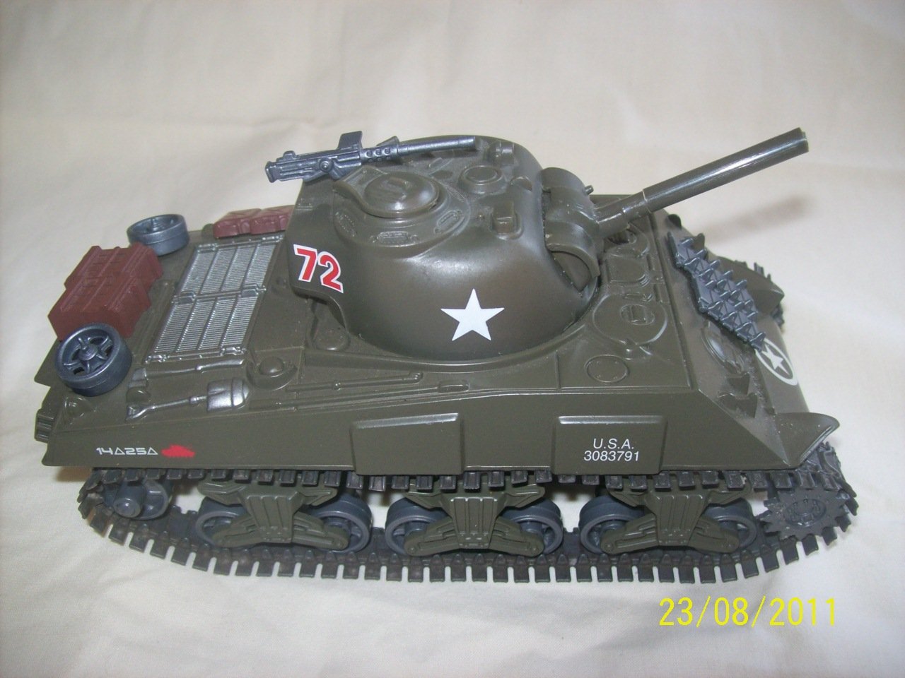 New Ray Motorized M4A3 Sherman Tank