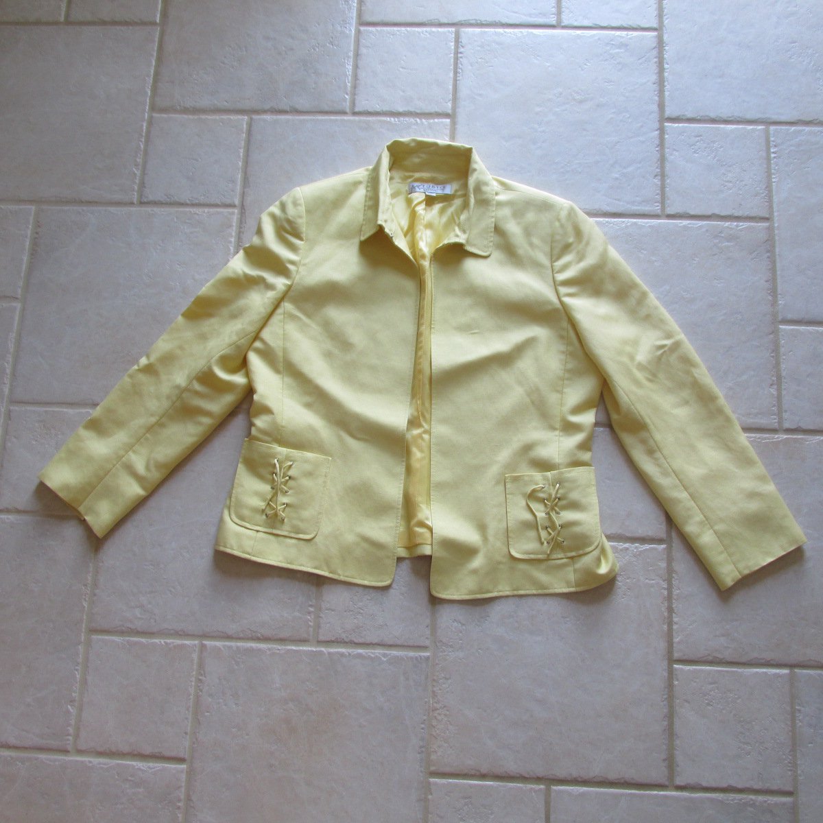 tahari yellow jacket