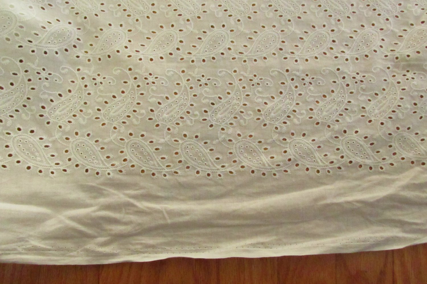 SEW CLASSICS WHITE PAISLEY EYELET 100 COTTON QUILT FABRIC 3845" WIDE