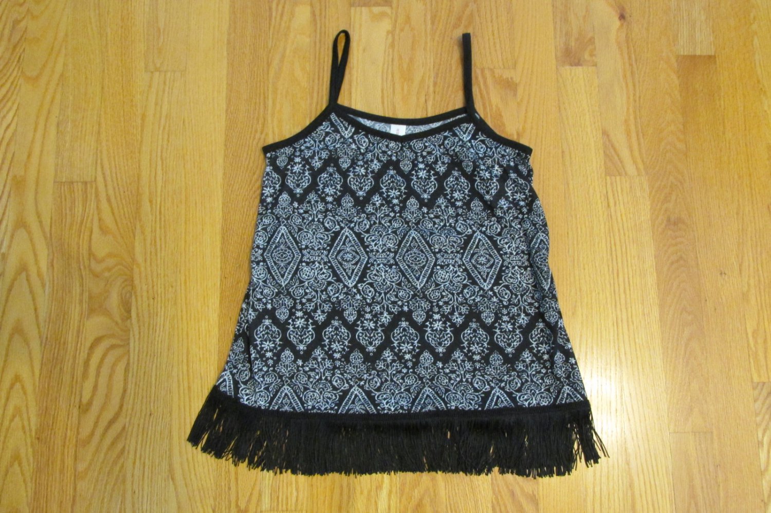 NO BOUNDARIES WOMEN'S JUNIOR'S SIZE L (11 - 13) TANK TOP BLACK & WHITE BOHO FRINGE CAMISOLE NWT