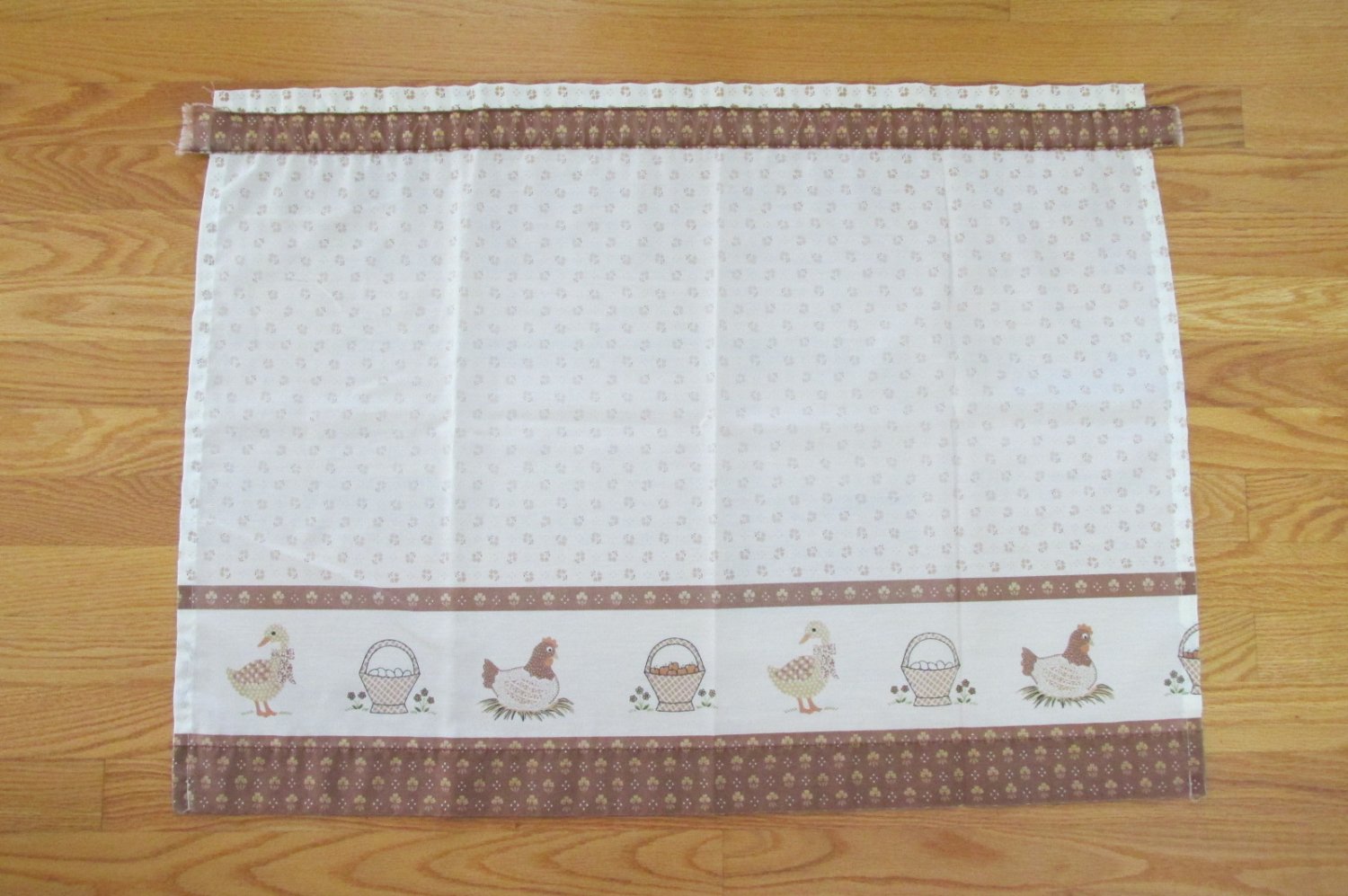 1970's VINTAGE CURTAIN IVORY & BROWN & TAN GOOSE & HEN BORDER PRINT QTY 4 PANELS