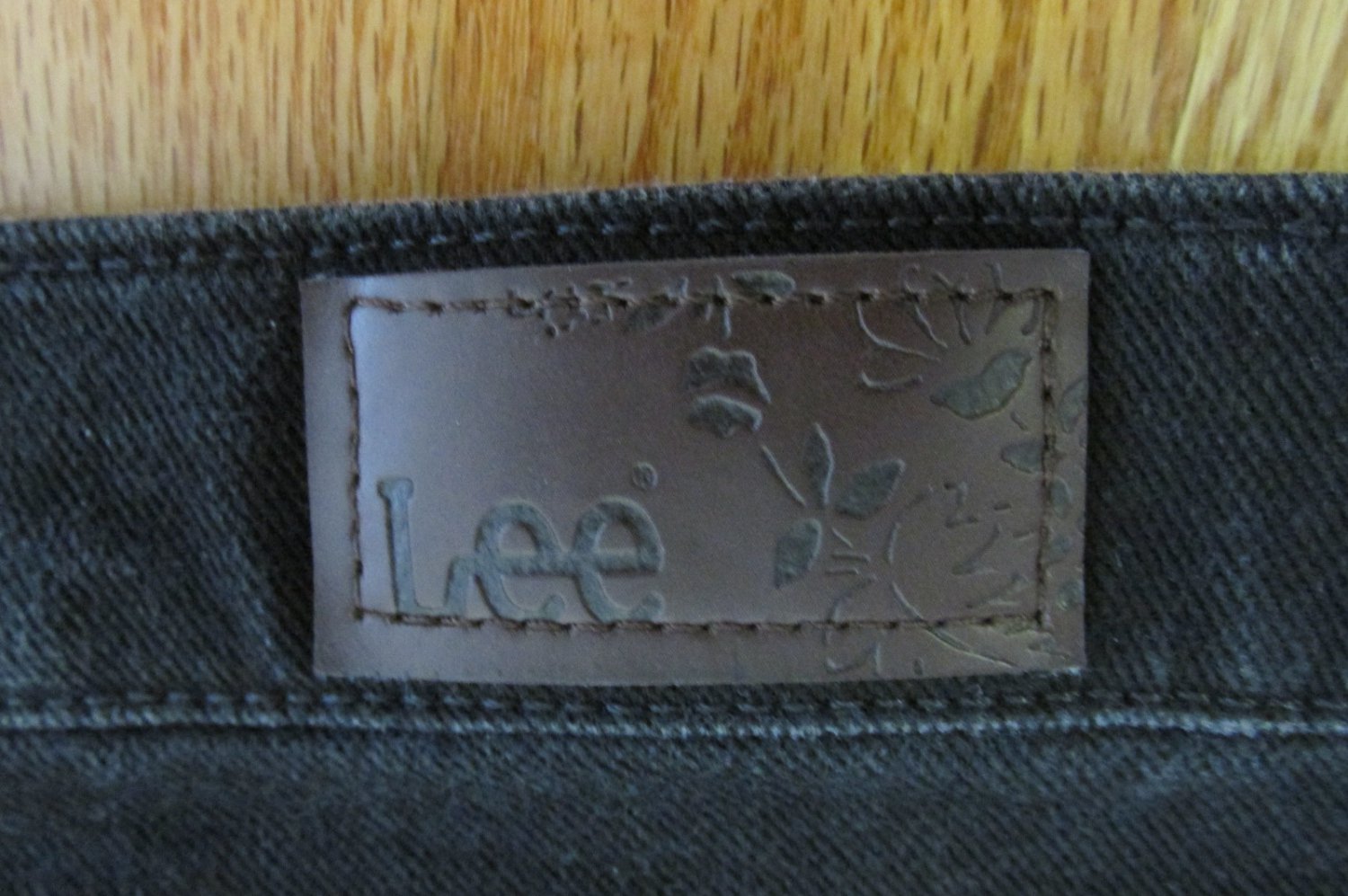 LEE WOMEN'S SIZE 10 LONG JEANS BLACK DENIM RELAXED WAIST STRAIGHT LEGS