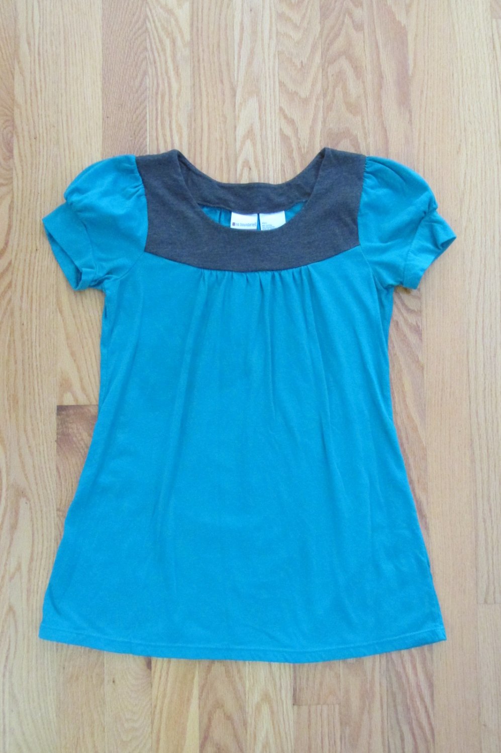 NO BOUNDARIES WOMEN'S JUNIOR'S SIZE XS (1) TOP TEAL & CHARCOAL GRAY T-SHIRT KNIT SS