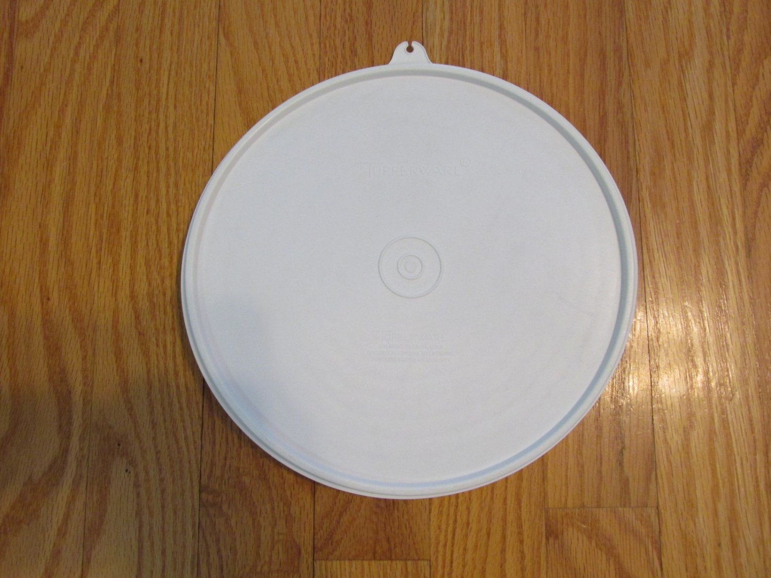 VINTAGE TUPPERWARE LID WHITE Z TAB 9 INCH DIAMETER CIRCULAR ROUND