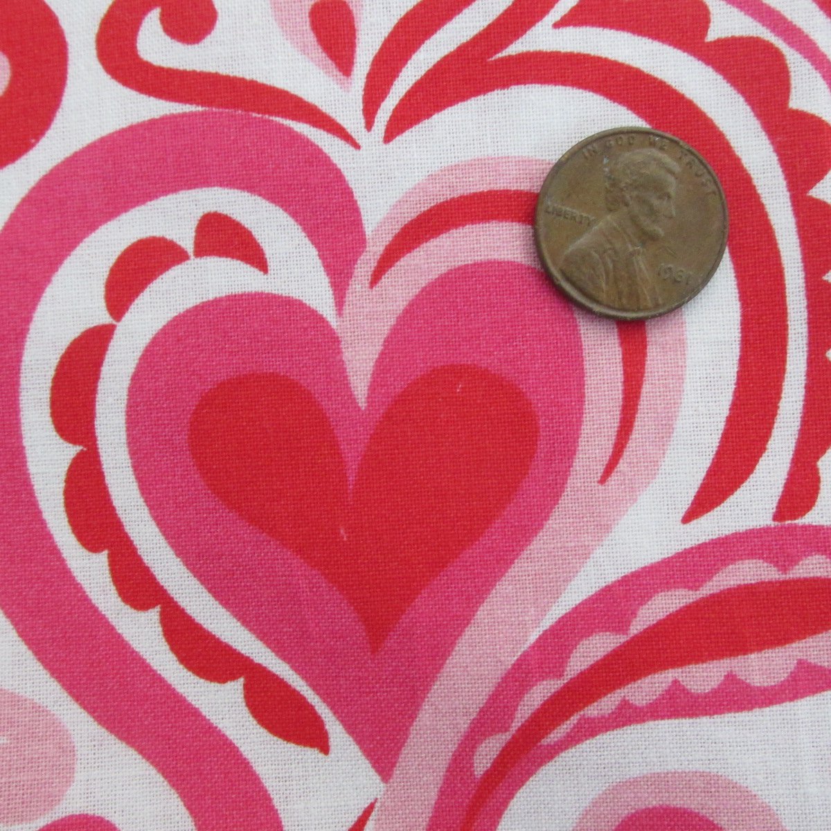 VALENTINE RED HEARTS W/ PAISLEY PRINT 100% COTTON FABRIC 43-44