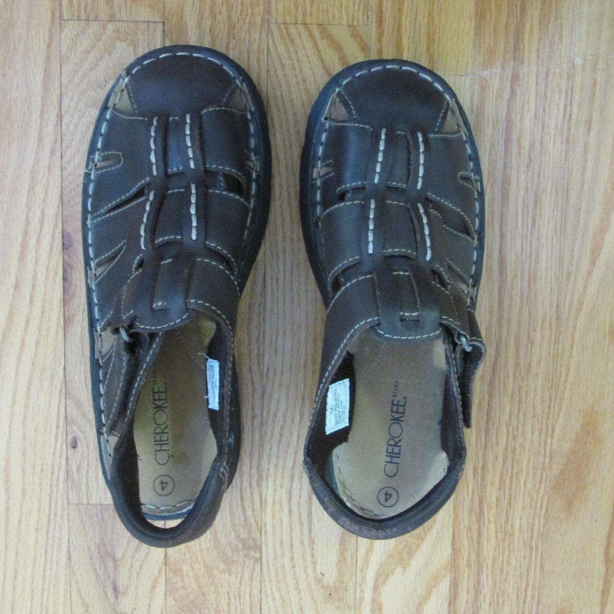 CHEROKEE BOYS SIZE 4 SANDALS BROWN LEATHER FISHERMAN STYLE SHOES VELCRO NEW