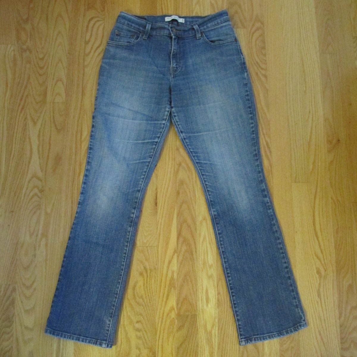 Levis 550 Womens Size 6 M Jeans Med Blue Denim Relaxed Boot Cut