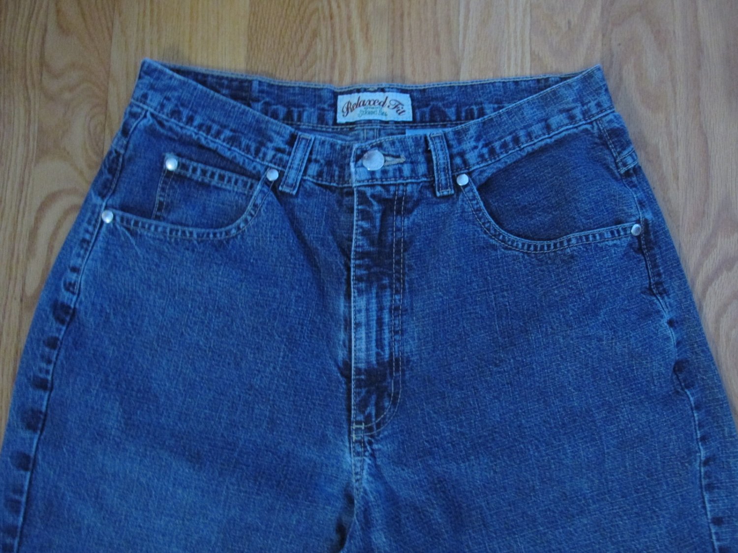 ST. JOHN'S BAY WOMEN'S SIZE 10 JEANS MED BLUE SLUB DENIM RELAXED FIT ...