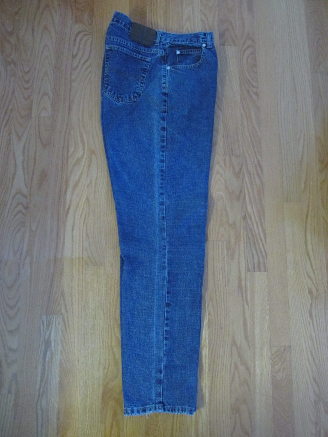 ST. JOHN'S BAY WOMEN'S SIZE 10 JEANS MED BLUE SLUB DENIM RELAXED FIT ...