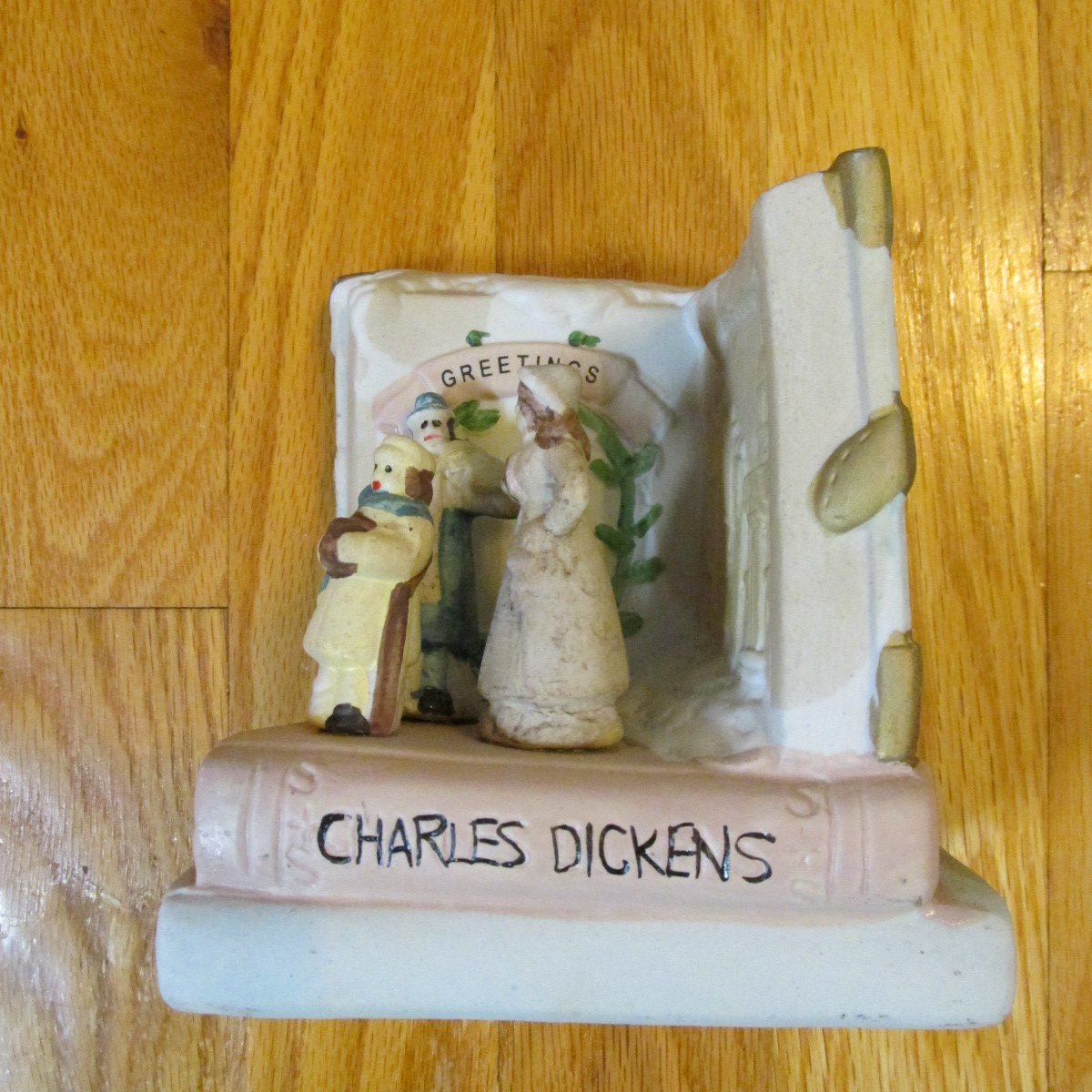 GREETINGS FIGURINE A CHRISTMAS CAROL DIORAMA ON CHARLES DICKENS BOOKS