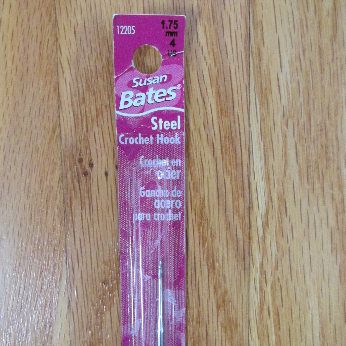 SUSAN BATES CROCHET HOOK SIZE 1.75 MM, 4 US STEELITE STEEL SILVER COLOR NEW