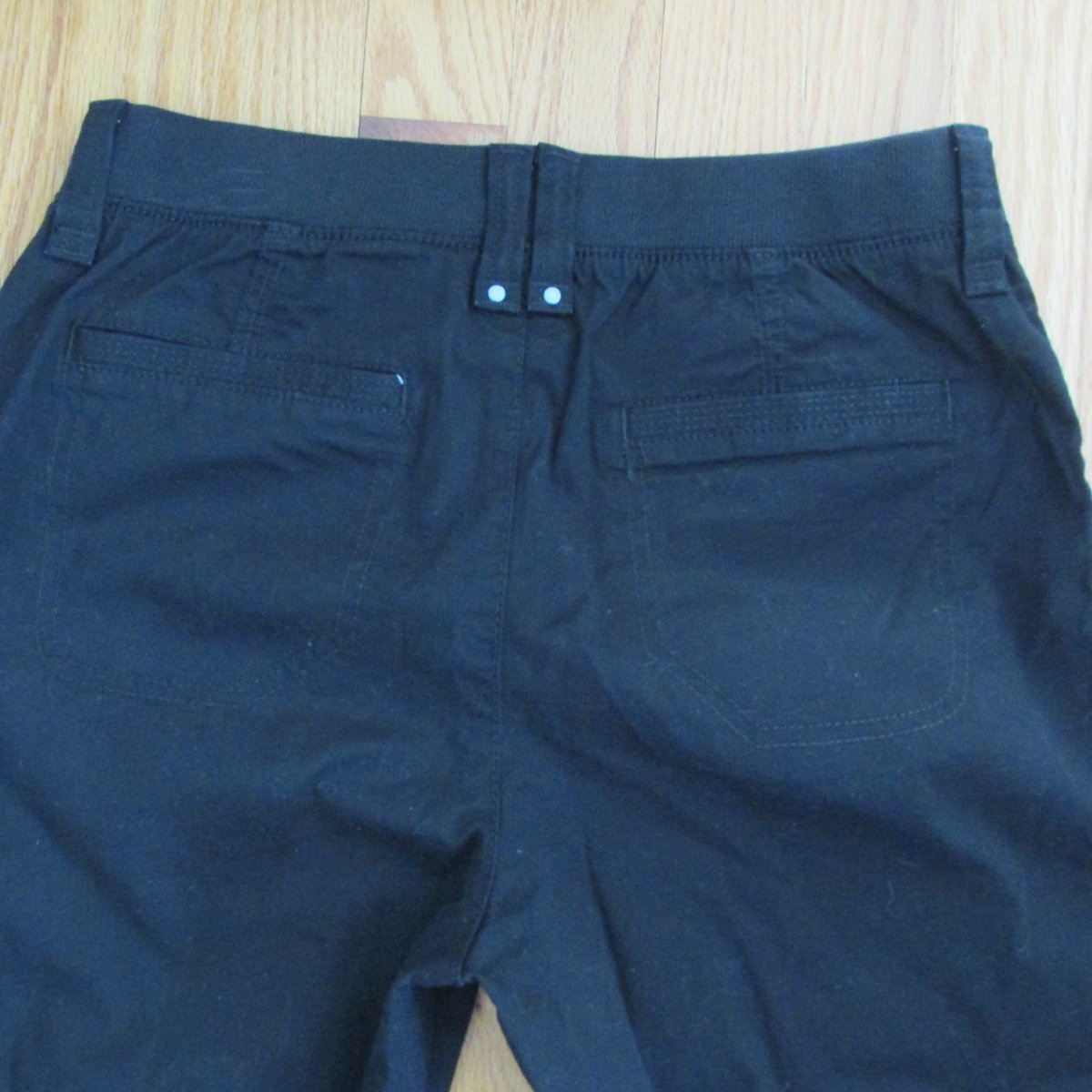 LEE WOMEN'S SIZE 4 CAPRIS BLACK RELAXED FIT MID RISE CROPPED PANTS FLEX