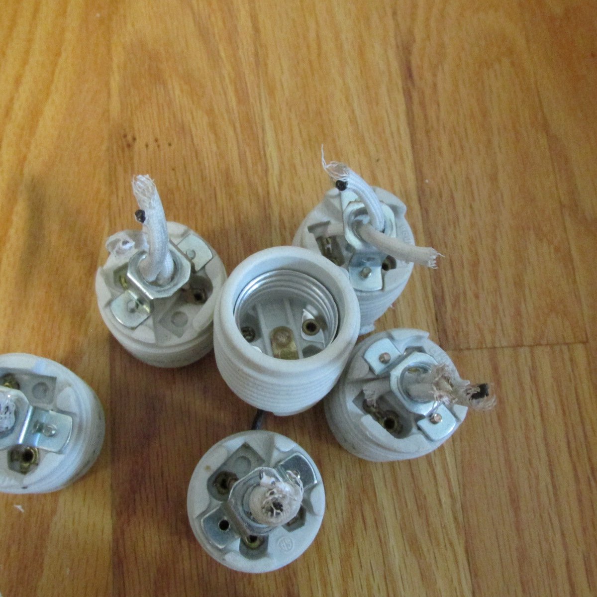 ELECTRICAL LIGHT BULB SOCKETS WHITE CERAMIC 7 COUNT SET