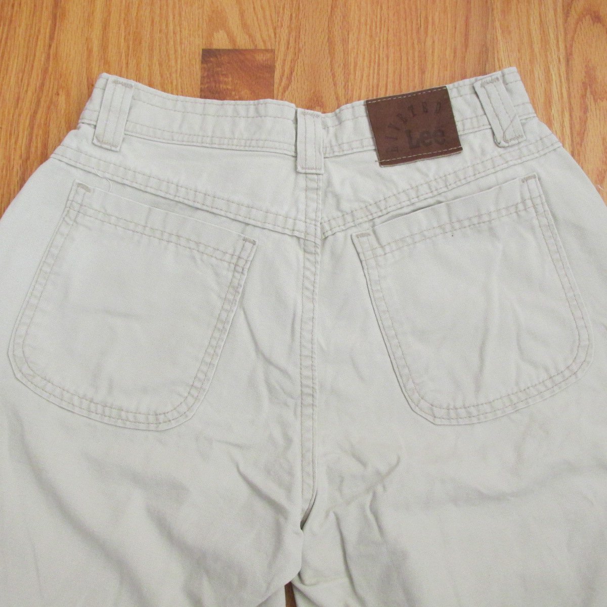 RIVETED LEE WOMEN'S SIZE 8 P CAPRIS BEIGE TAN CROPPED PANTS