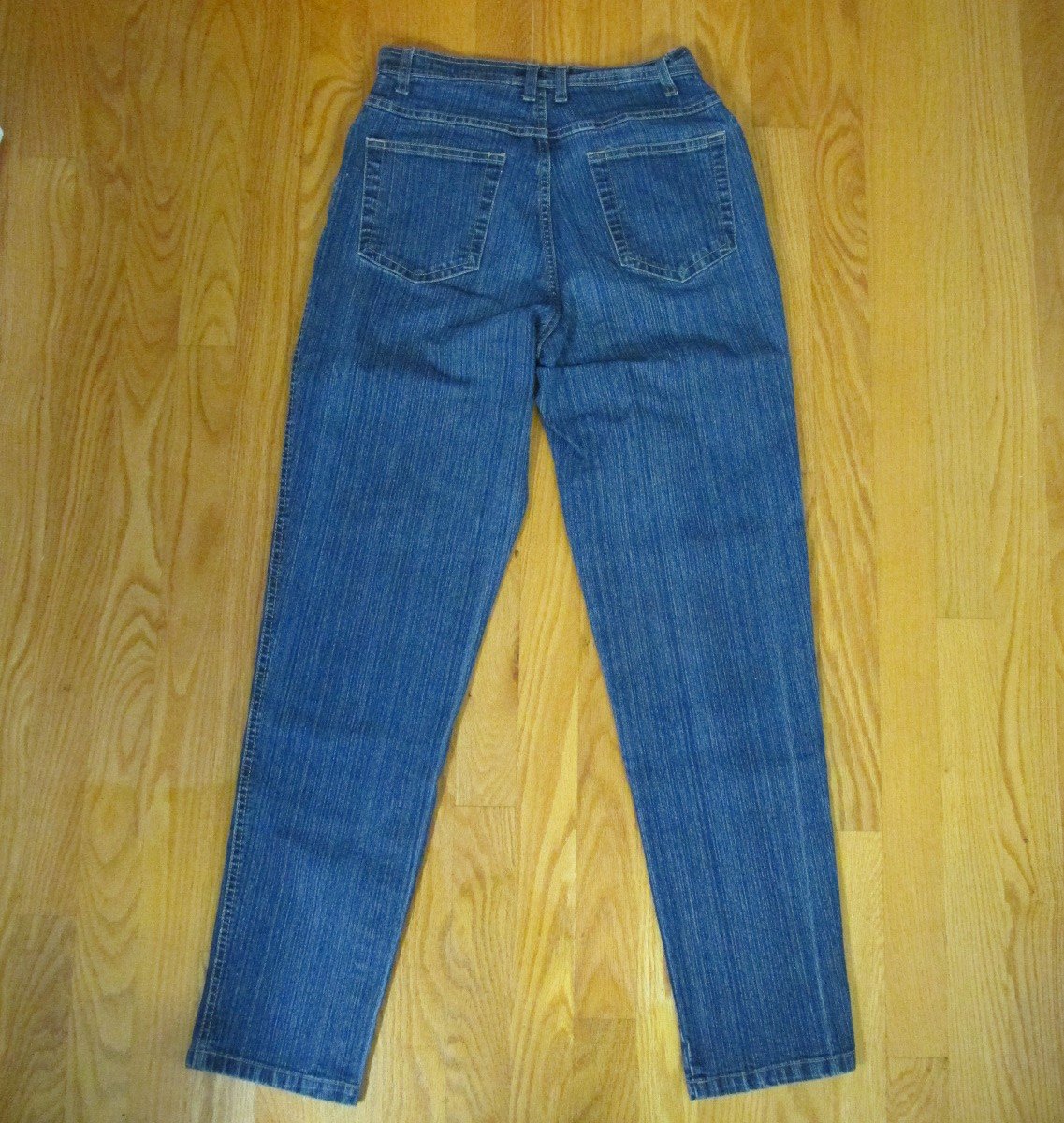 bill blass jeans for women        
        <figure class=