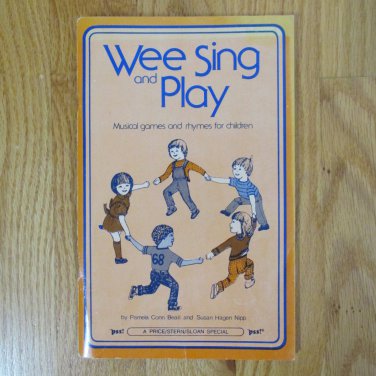 WEE SING AND PLAY BOOK BEALL, NIPP PRICE STERN SLOAN 1981 SOFT COVER