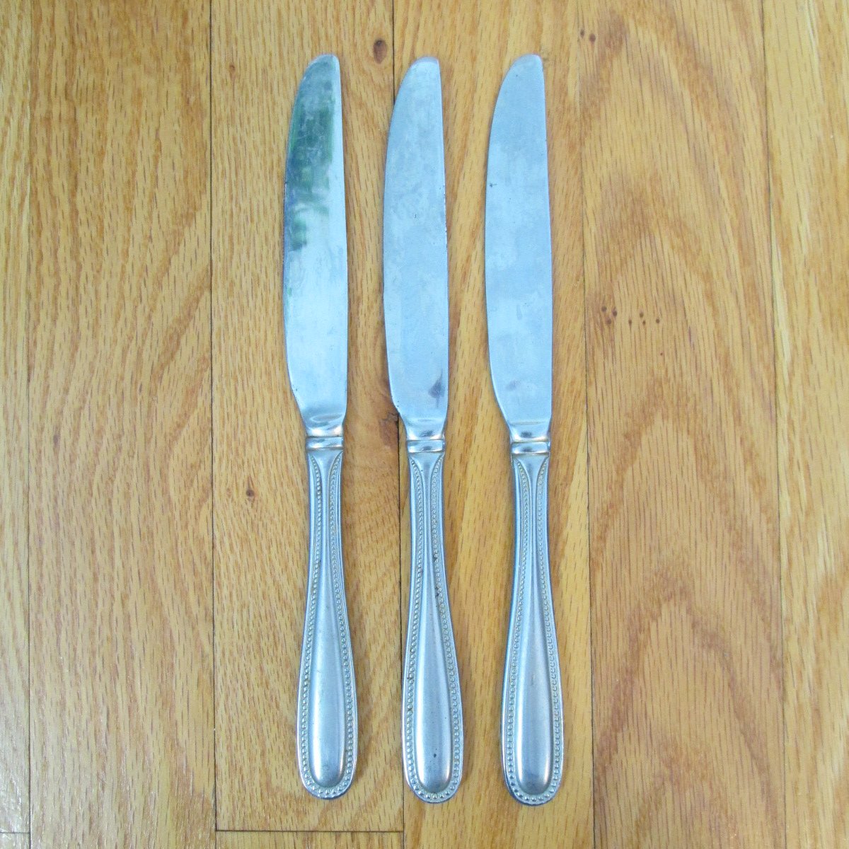 PFALTZGRAFF STAINLESS FLATWARE PEARL BEADED 3 DINNER KNIVES SILVERWARE