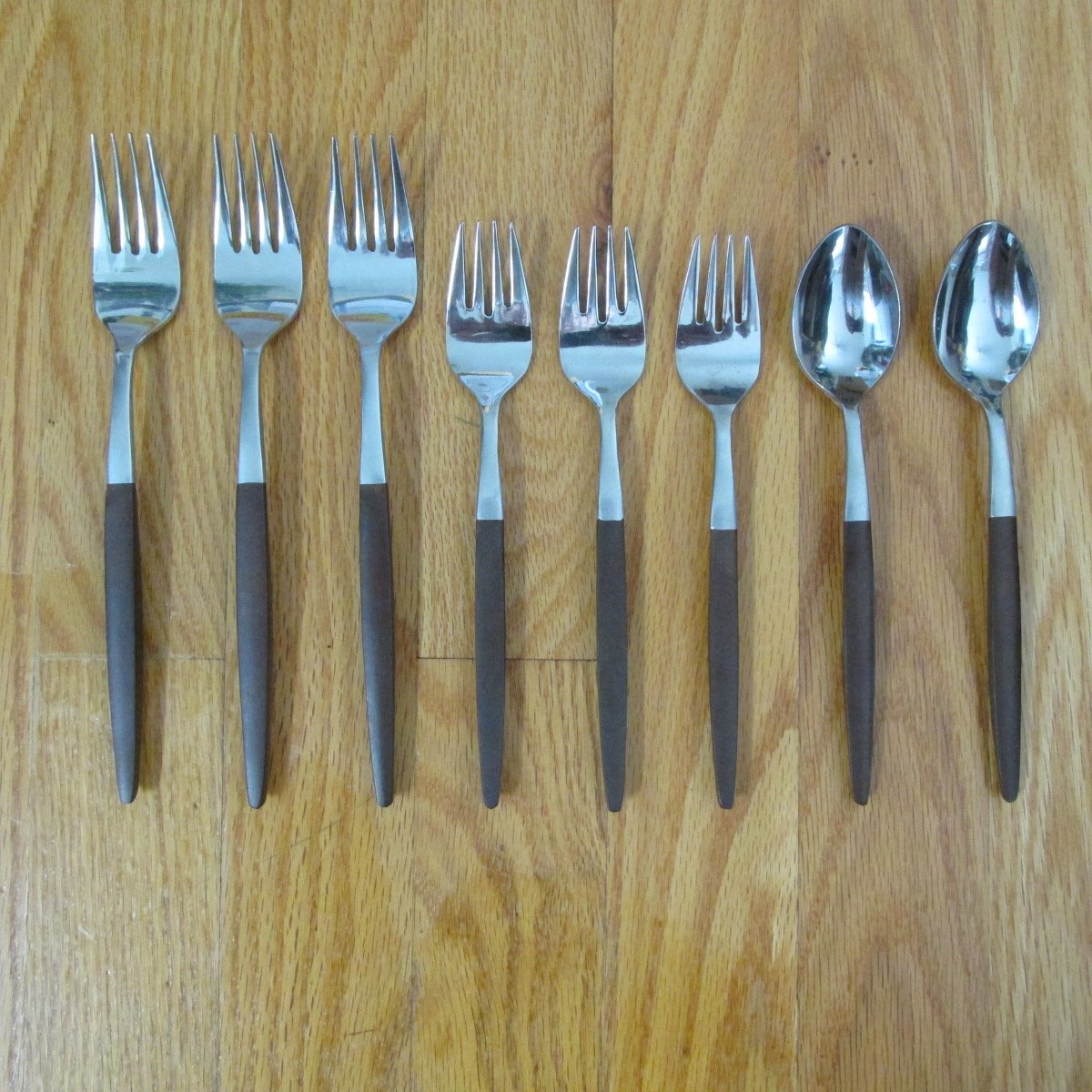 PYRAMID STAINLESS JAPAN FLATWARE FAUX? SYNTHETIC WOOD HANDLE SET of 9