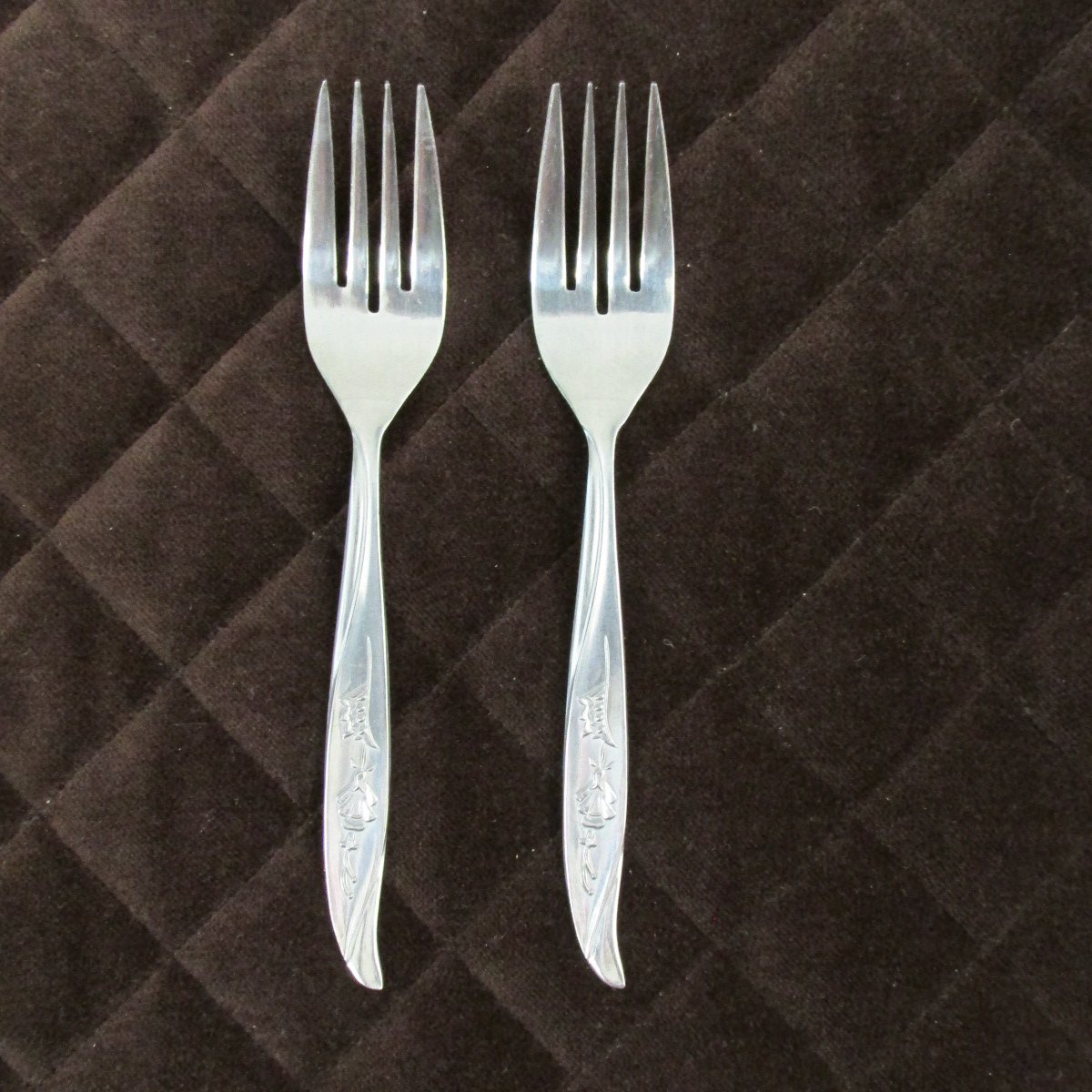 CASTLE COURT STAINLESS JAPAN FLATWARE ROSEGLOW 4 PC SET FORKS SPOONS SILVERWARE