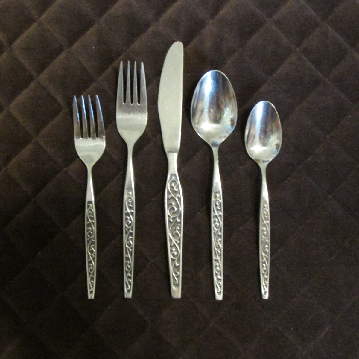 PRESENT STAINLESS TAIWAN FLATWARE SIERRA SET OF 42 SILVERWARE REPLACEMENT