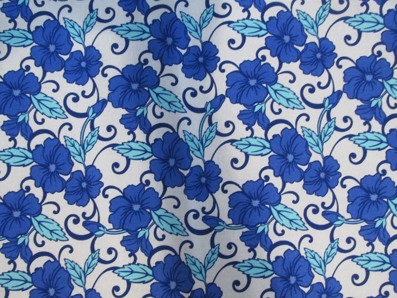 SPRINGS FABRIC BLUE FLOWERS 43" WIDE TOUTE SWEET FLORAL TWIST QUILT NEW 1.6 yd. PIECE