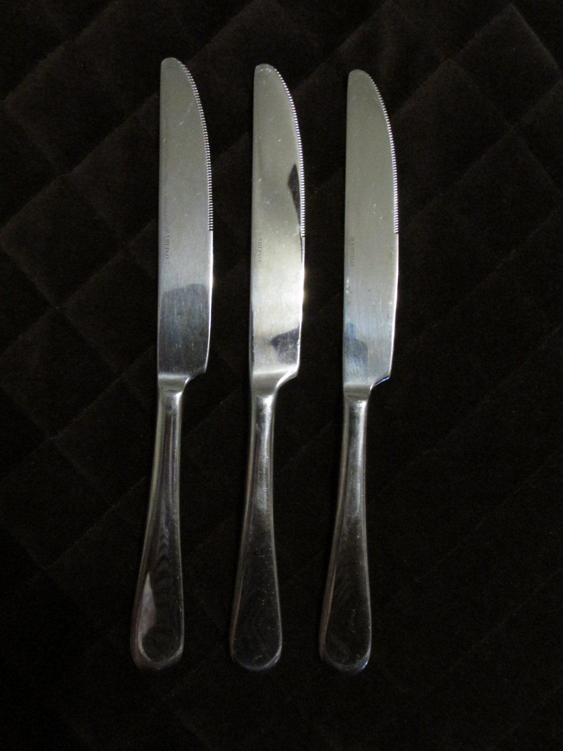 ONEIDA STAINLESS FLATWARE icarus GLOSSY SET of 4 KNIVES SILVERWARE