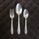 ONEIDA ONEIDACRAFT DELUXE STAINLESS FLATWARE TEMPO DESIGN SET OF 4 SILVERWARE REPLACEMENT RARE